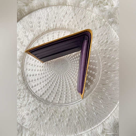 Louis Vuitton Portefeuille Epi bifold wallet - Picture 4 of 11